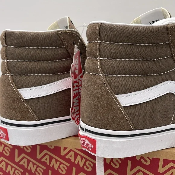 Vans Men’s Sk8-Hi Color Theory Walnut
VN0007NP1NU
Sneakers - Picture 14 of 16